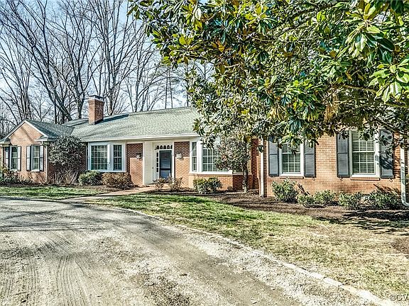 3rd image of 302 Sweetbriar Dr