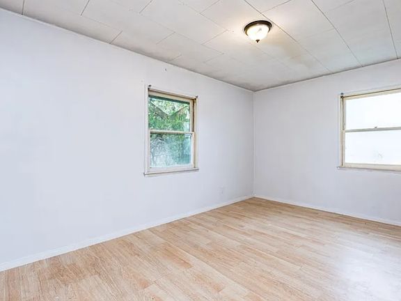 4th image of 44634 Florida Ave