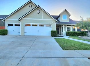 425 Reagan Ave, Sanger, CA 93657