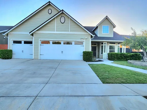 425 Reagan Ave, Sanger, CA 93657