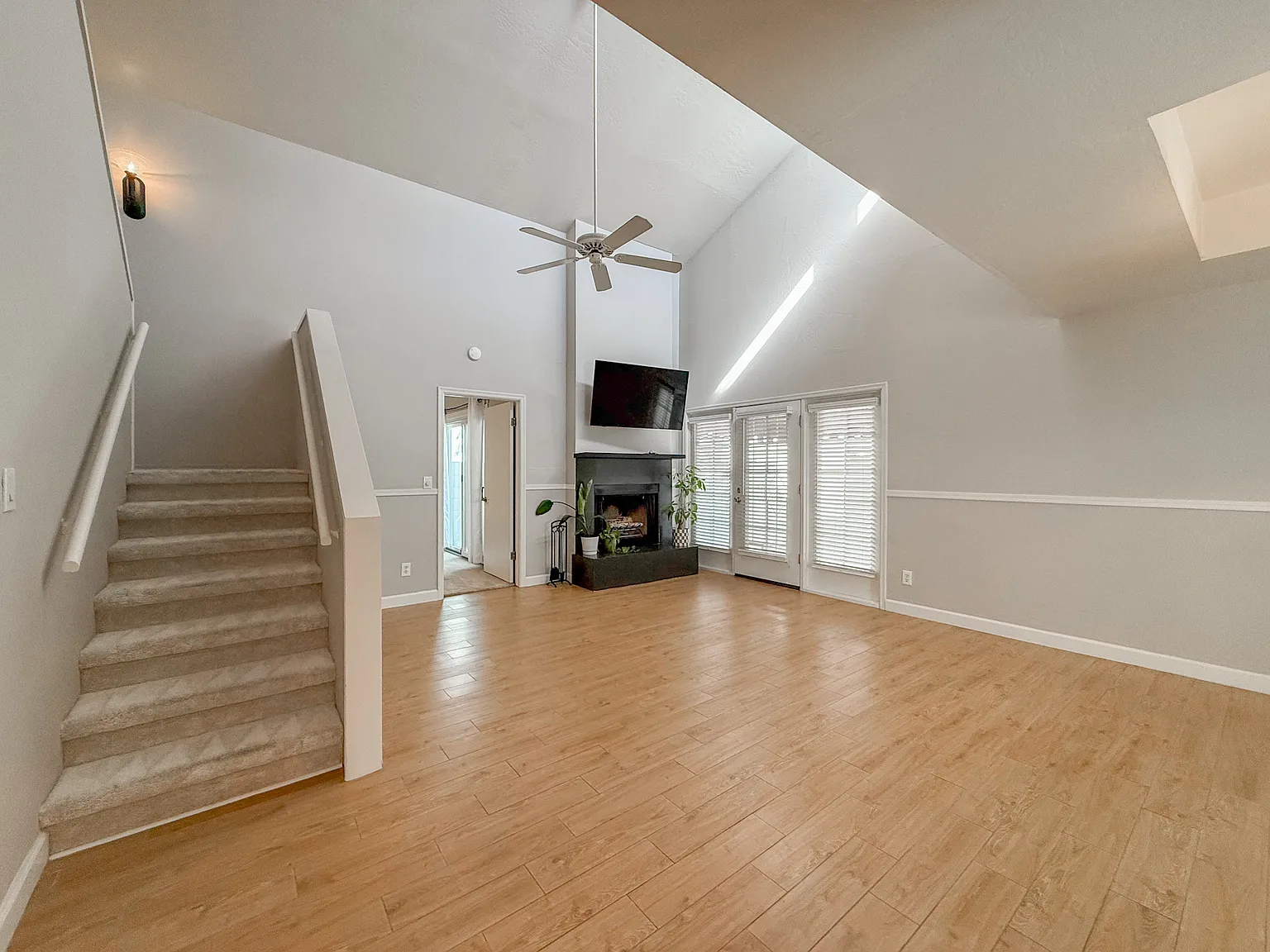 2 bed, 2.0 bath, 1214 sqft, $2,195 — Photo 4