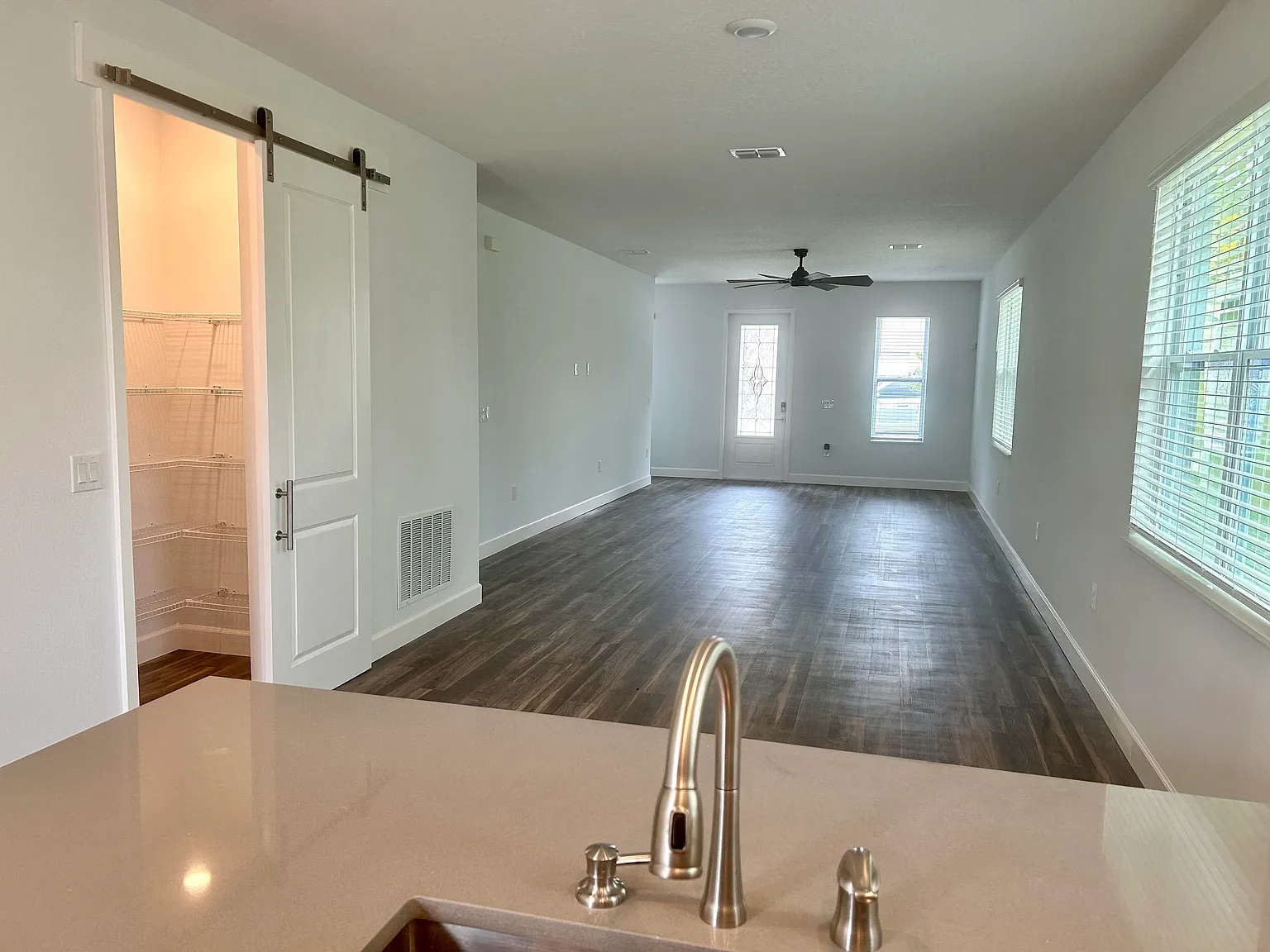 4 bed, 2.5 bath, 1876 sqft, $2,995 — Photo 3