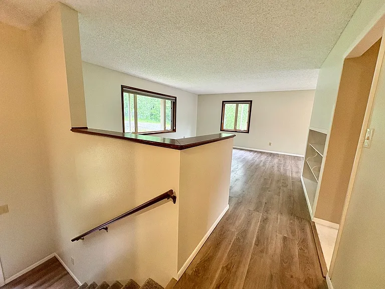 1309 Overhill Dr — Photo 3