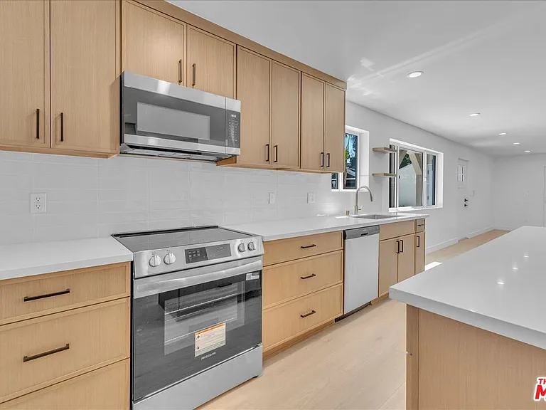6913 Encino Ave #LOWER — Photo 19