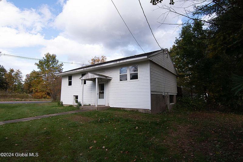 3rd image of 54 Myrtle Street