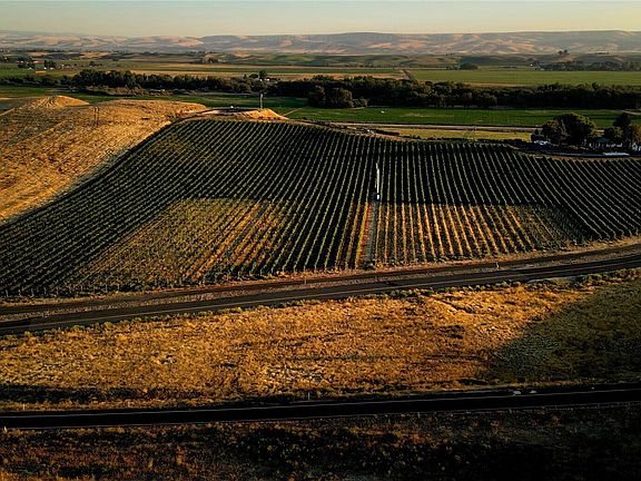 3rd image of 406 A Lower Dry Creek Road