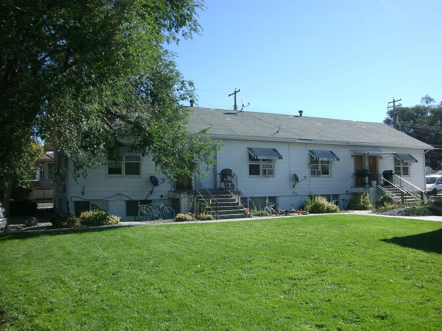 335 W Buell — Photo 1
