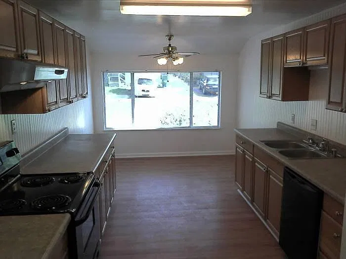 3 bed, 1100 sqft, $950 — Photo 2