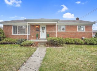 9740 Hix Rd, Livonia, MI 48150