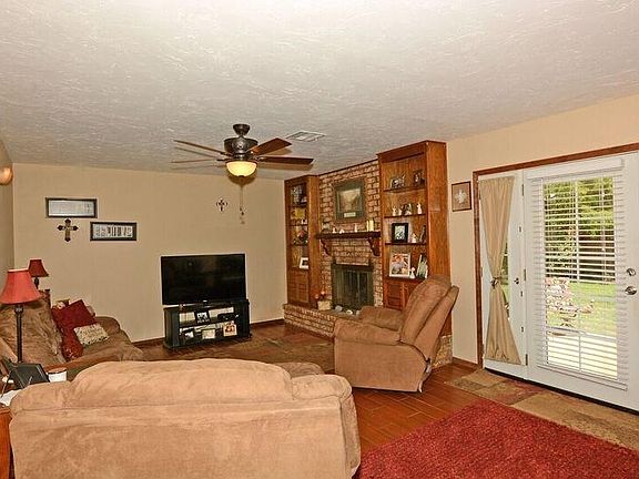 4th image of 616 S Silver Leaf Dr