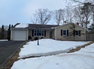 8 Shelley Court, Middle Island, NY 11953