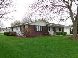 423 W Willow Ave, Cedar Grove, WI 53013