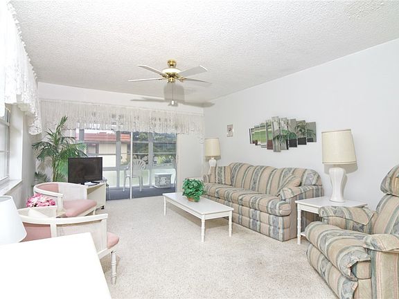 4th image of 11 Vista Palm Ln APT 207