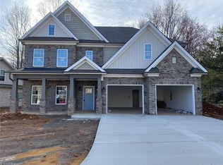 420 Burkes Crossing Dr, Winston Salem, NC 27104