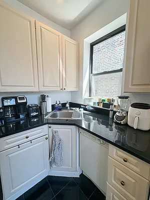 Rented by Urban Real Estate Inc | media 21