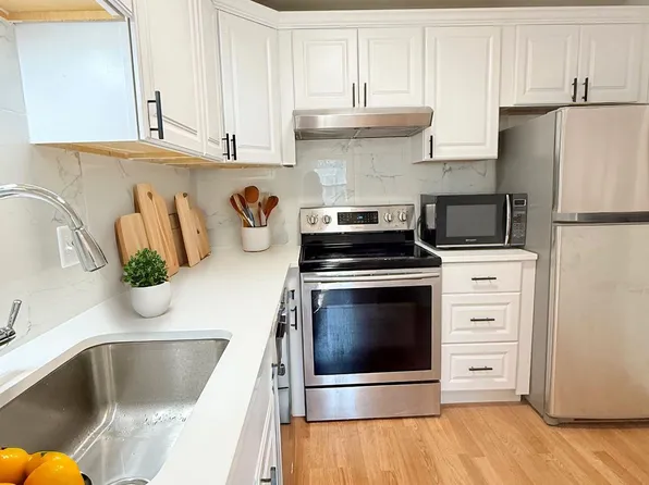 2822 Chablis Cir, Woodbridge, VA 22192