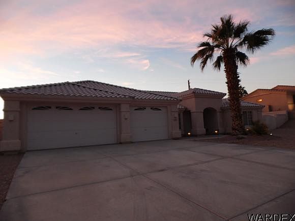 1st image of 921 Fremont Pl