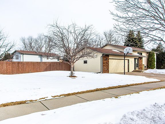 3rd image of 473 Laredo Dr