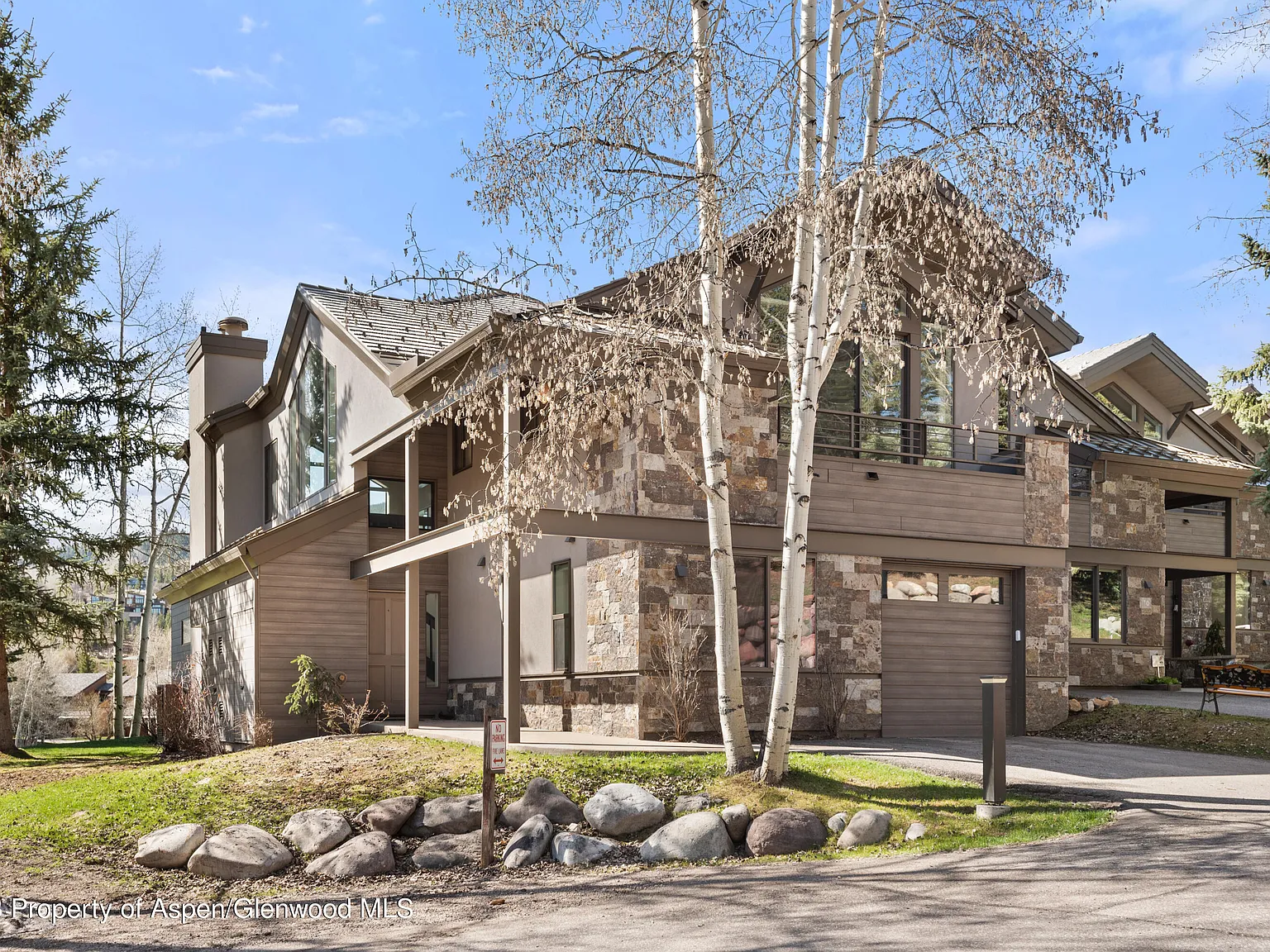 4 bed, 4.5 bath, 2712 sqft, $15,000 — Photo 1