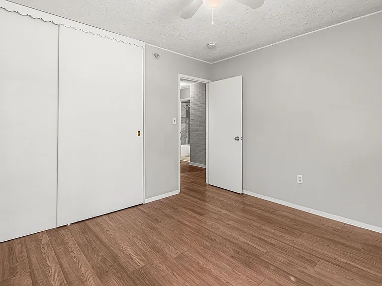 305 N Park Dr — Photo 12