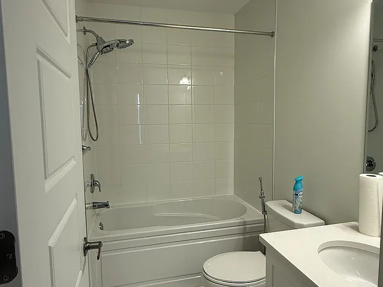 209 The Donway E — Photo 6