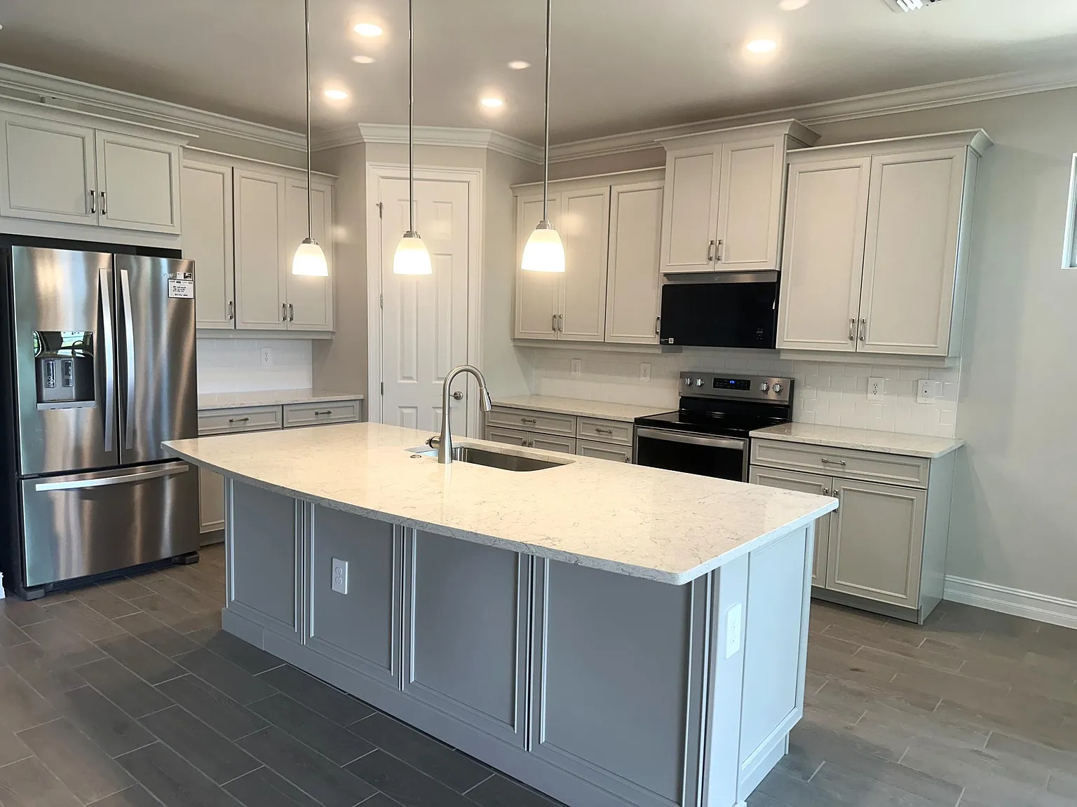 3 bed, 2221 sqft, $3,250 — Photo 2
