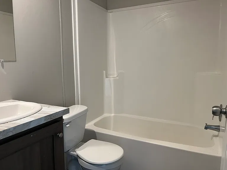 206 Carriage Lane Est — Photo 8
