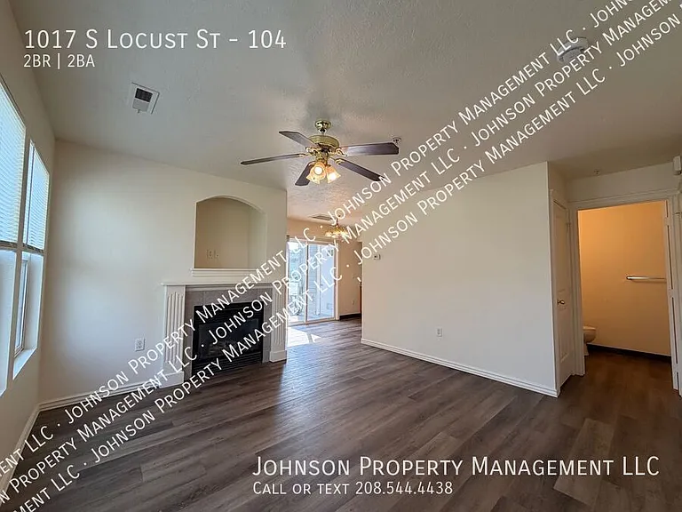 1017 S Locust St #104 — Photo 7
