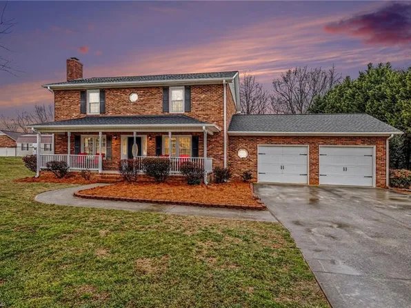 190 Scottsdale Ln, Clemmons, NC 27012