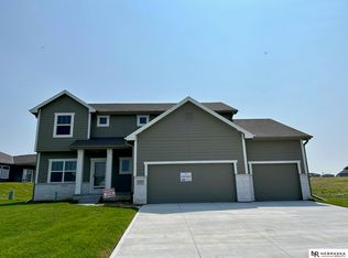 11015 Portage Dr, Papillion, NE 68046