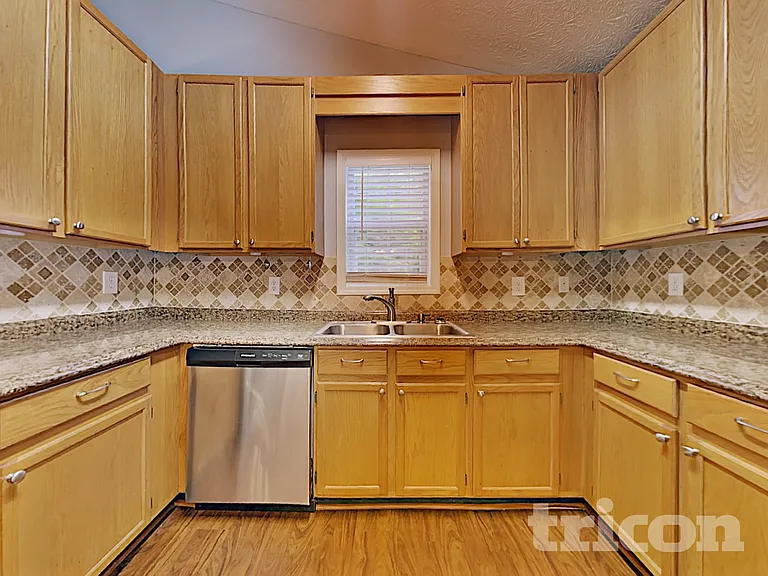 726 Westbury Dr — Photo 23