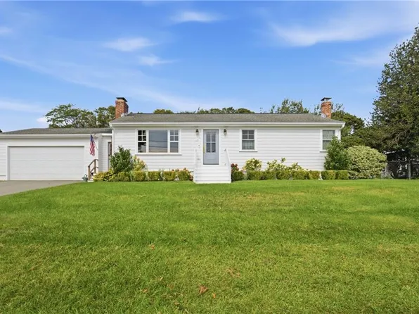 14 Valhalla Dr, Portsmouth, RI 02871