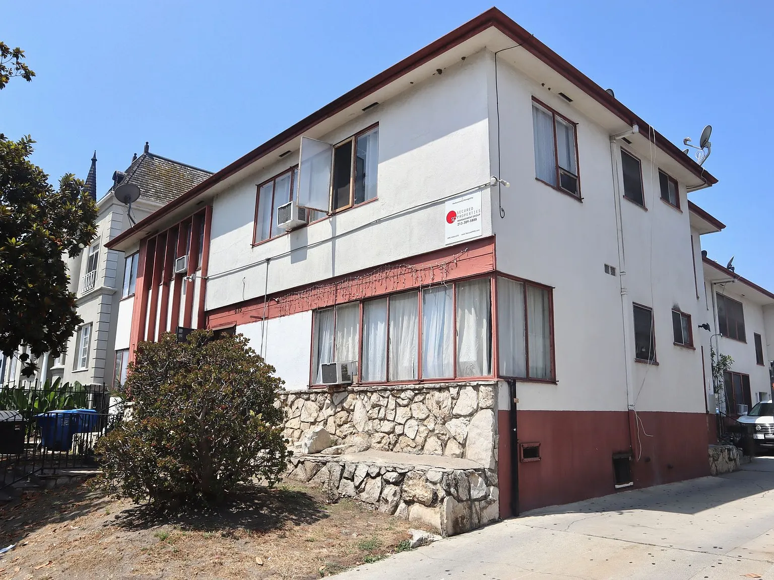 815 S Wilton Pl — Photo 1