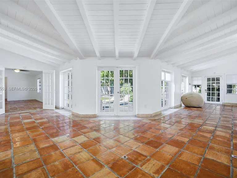 2300 S Miami Ave — Photo 12