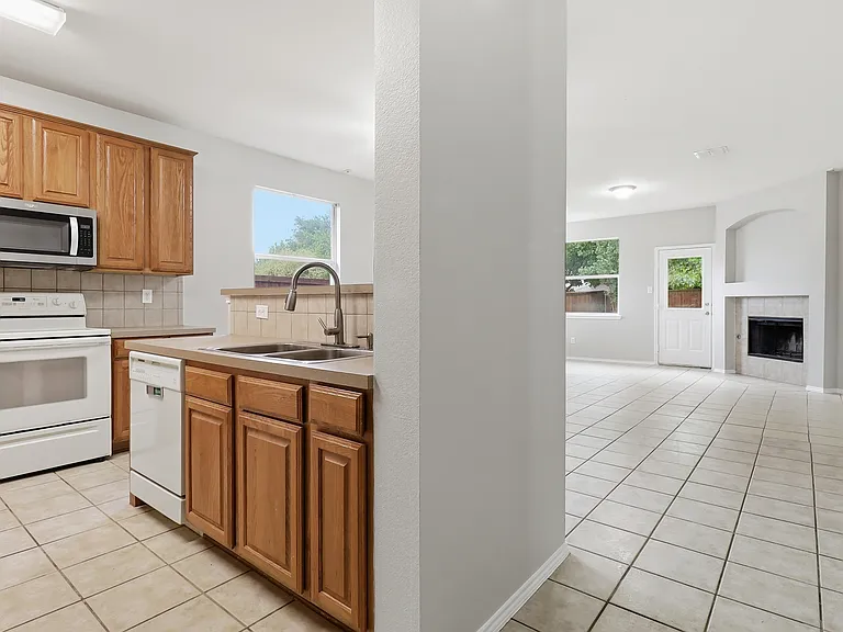 2313 Dalhart Trl — Photo 9