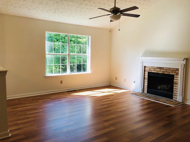 3221 Meadowlark Ln NW — Photo 6