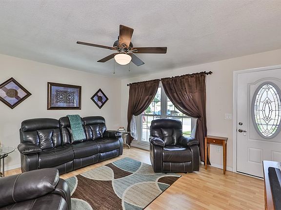 2nd image of 3706 Mendocino St