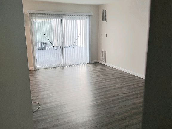 4th image of 1427 N Poinsettia Pl APT 110