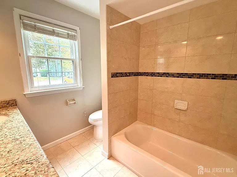 902 Woodhaven Dr — Photo 10