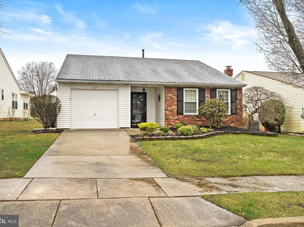 107 Carriage Hill Ct, Columbus, NJ 08022