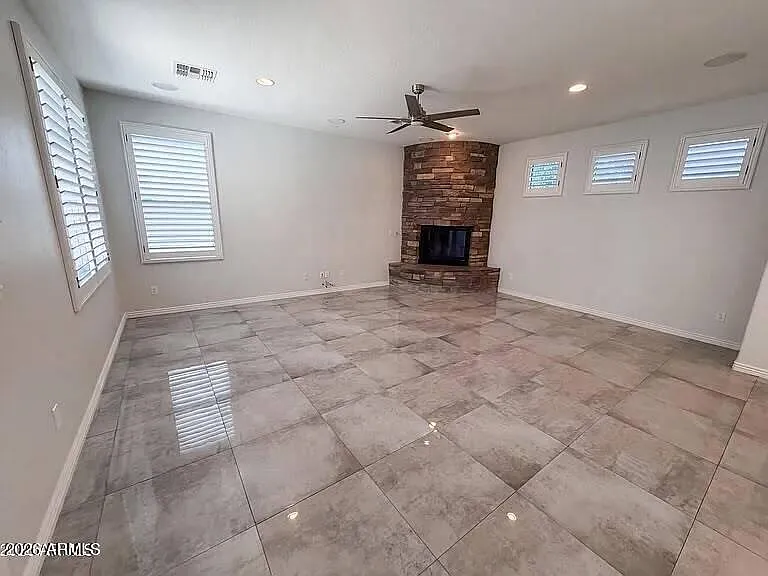 550 S Emerson St — Photo 2