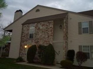 222 Greenview Dr, Lancaster, PA 17601