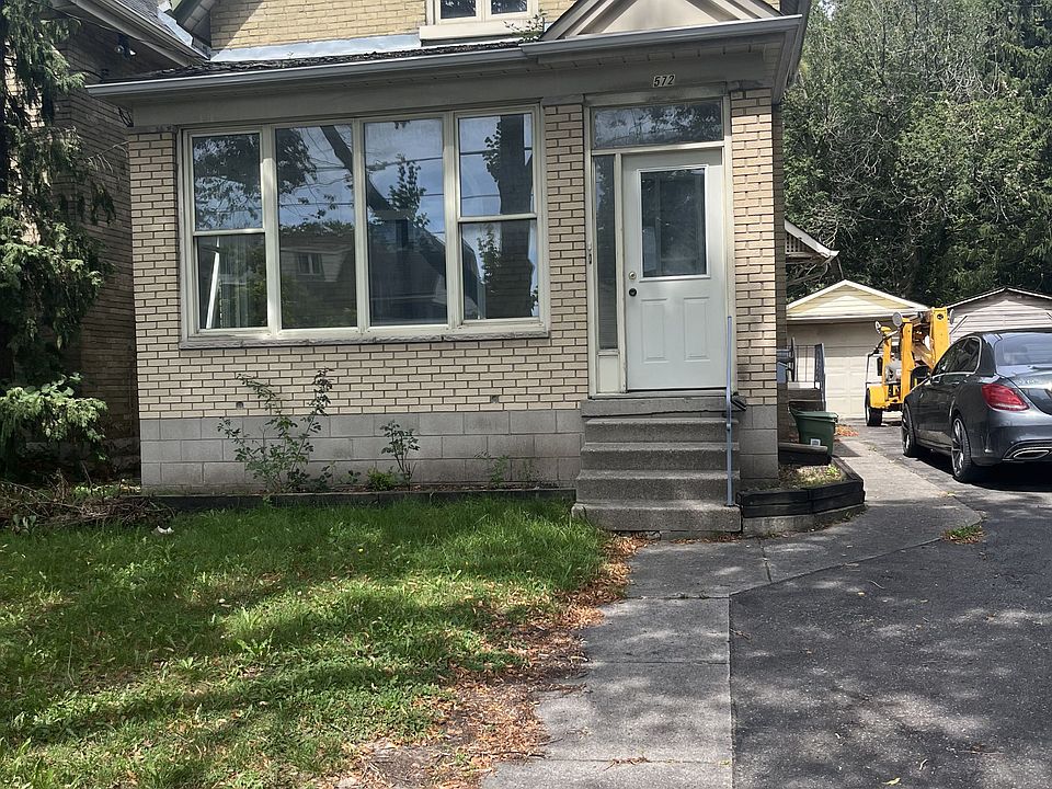 1st image of 572 Oxford St E