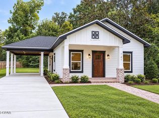 747 3rd St, Chipley, FL 32428