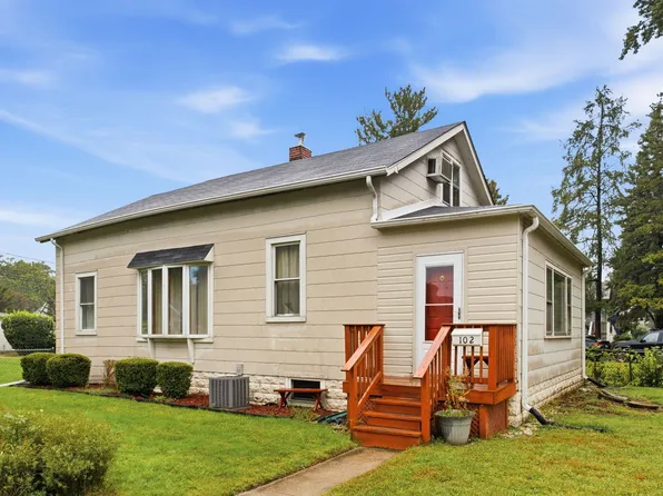 102 N Adams St, Westmont, IL 60559