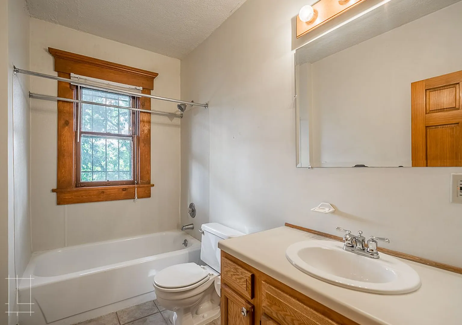 83 King Ave — Photo 4