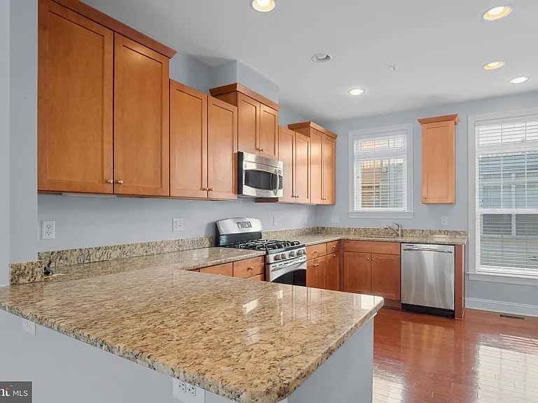 428 N Thomas St — Photo 9