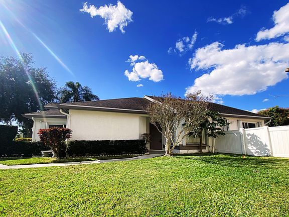 3rd image of 3830 Circle Lake Drive