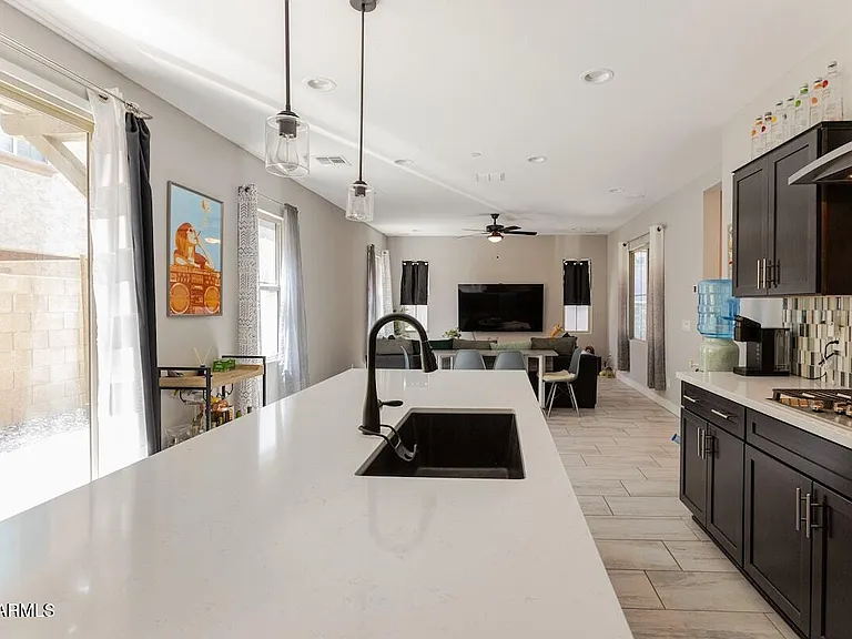 7043 E Portland St — Photo 14