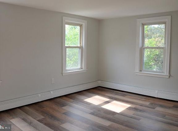 5th image of 411 Haven St